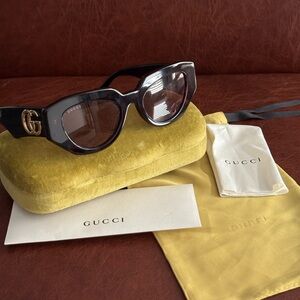 GUCCI Sunglasses GG1421S 002